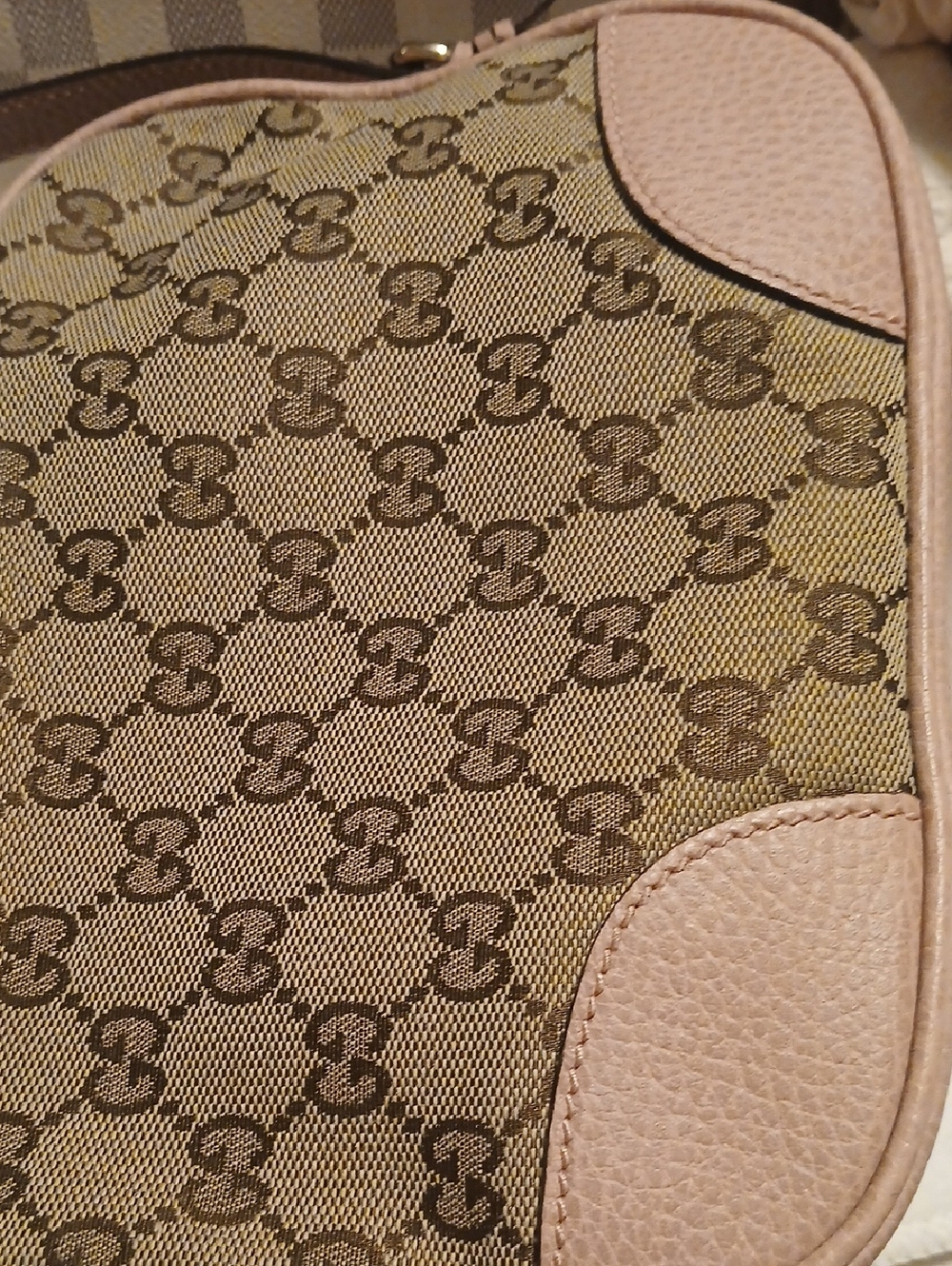 Authentic Gucci Crossbody - Picture 7 of 10